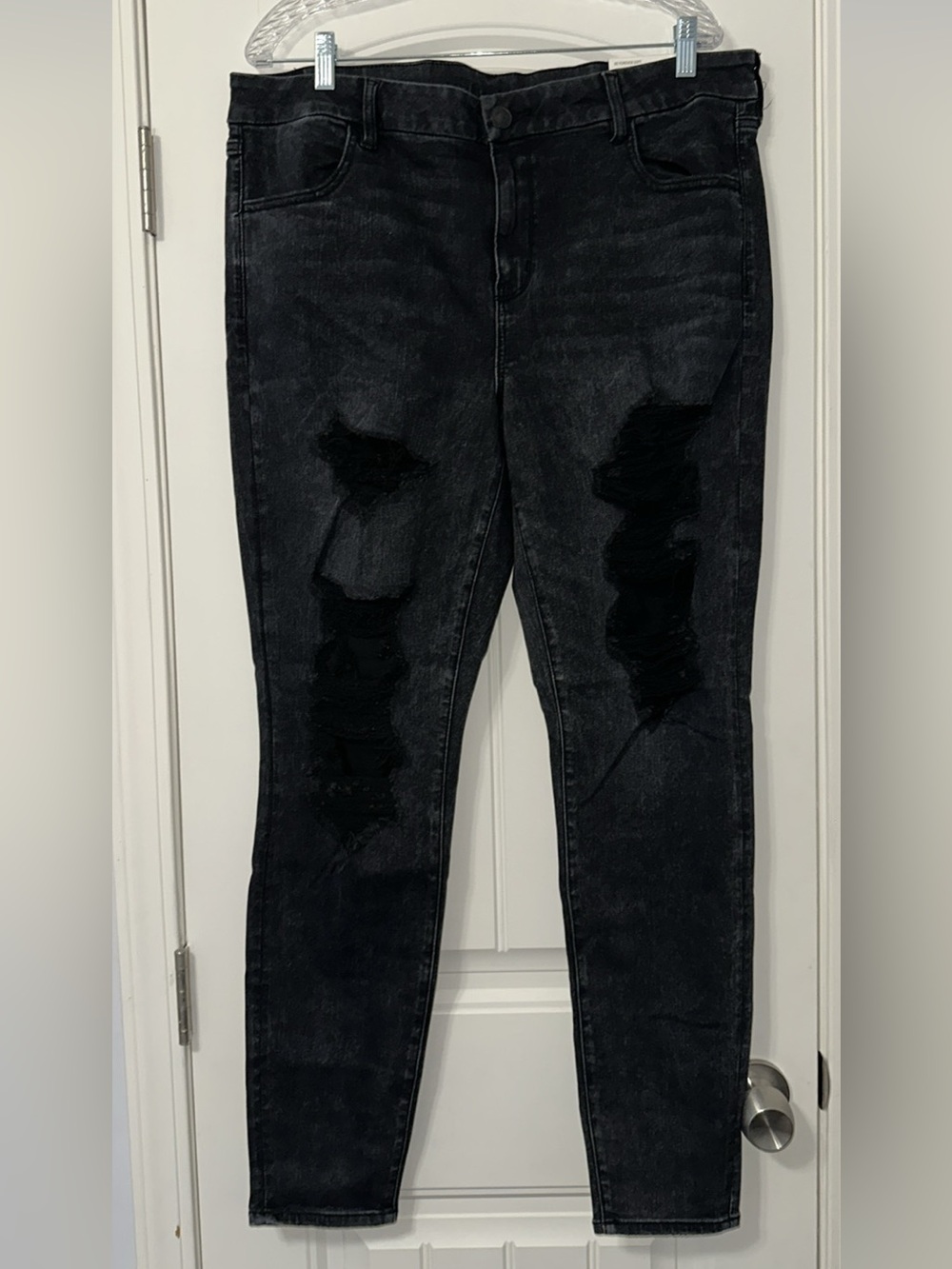 NEW American Eagle Outfitters Black Distressed Jegging | 20 L